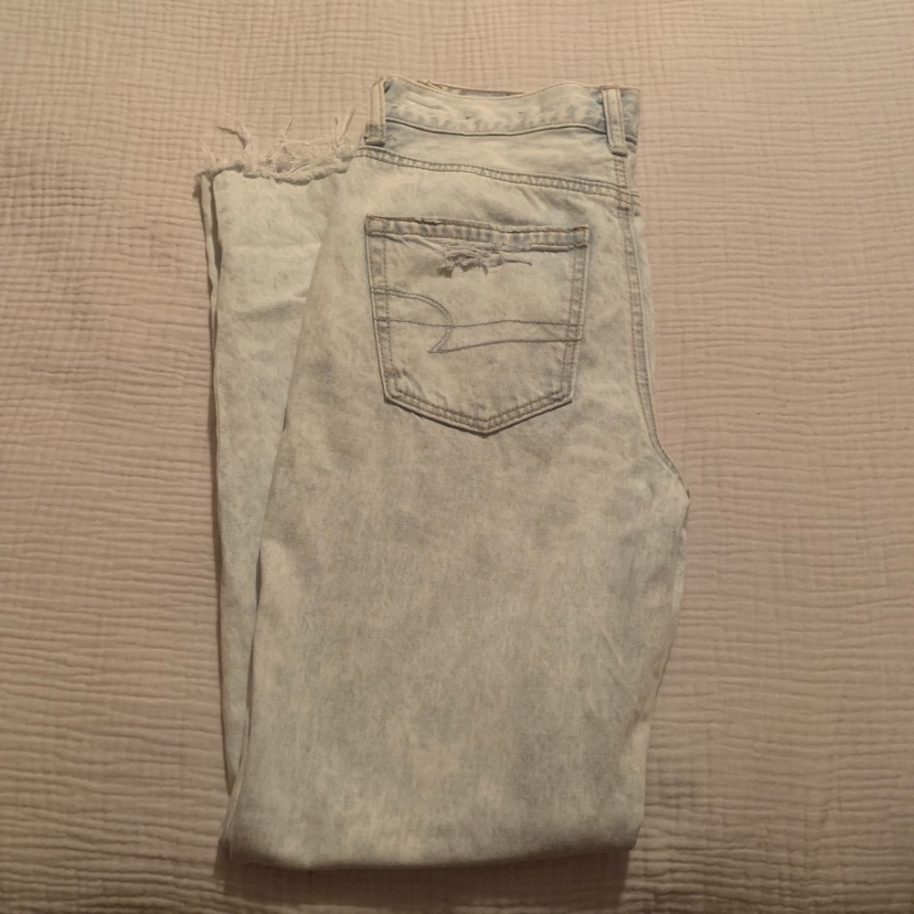 Distressed Mom Jean